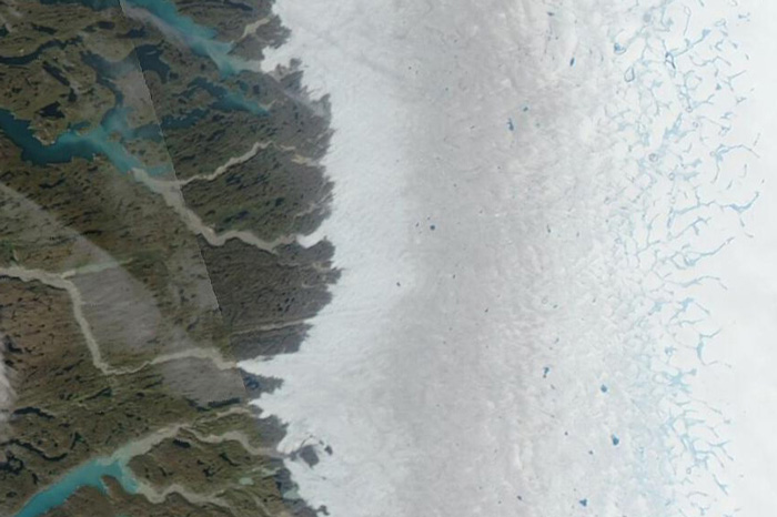 A late-summer heatwave and rain at Greenland's summit