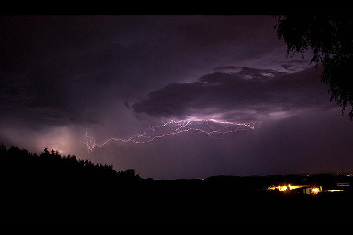 Cloud radiative effects associated with daily weather regimes