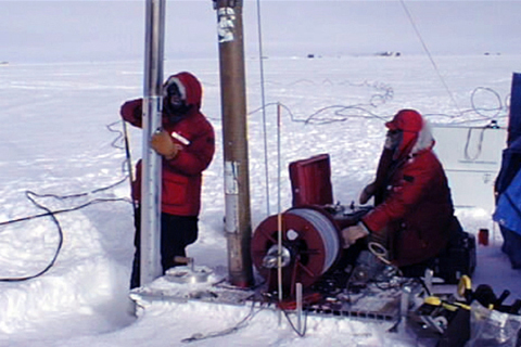 Monitoring Greenhouse Gases in Antarctic Snow