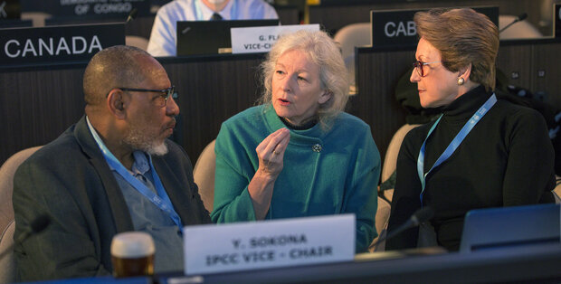 Ko Barrett at IPCC meeting